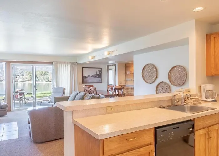 Wapato Point Resort